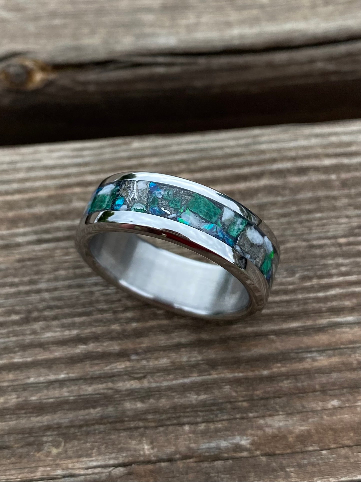 Anello di Malachite, Meteorite, Opale e Conchiglia