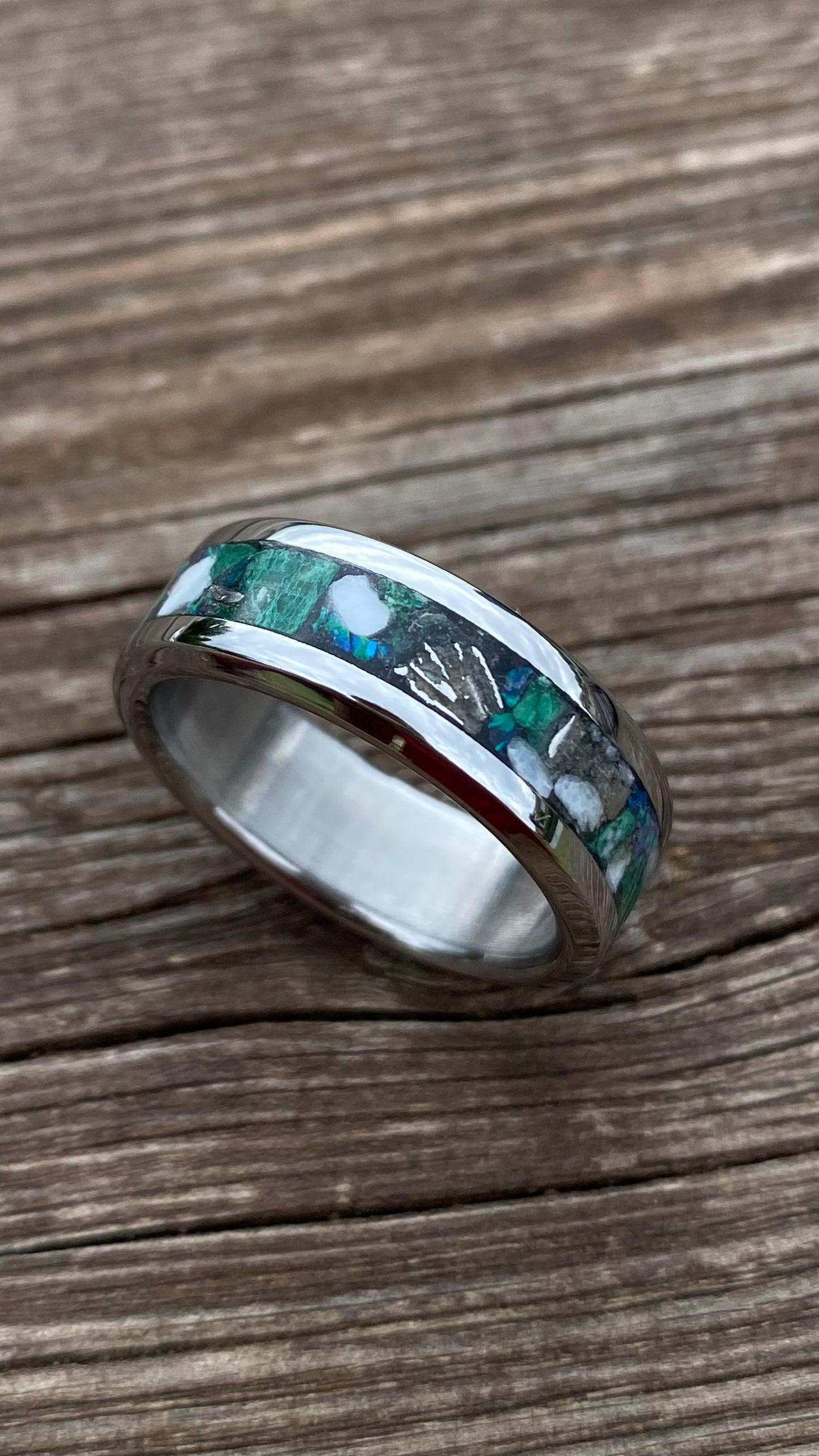 Anello di Malachite, Meteorite, Opale e Conchiglia