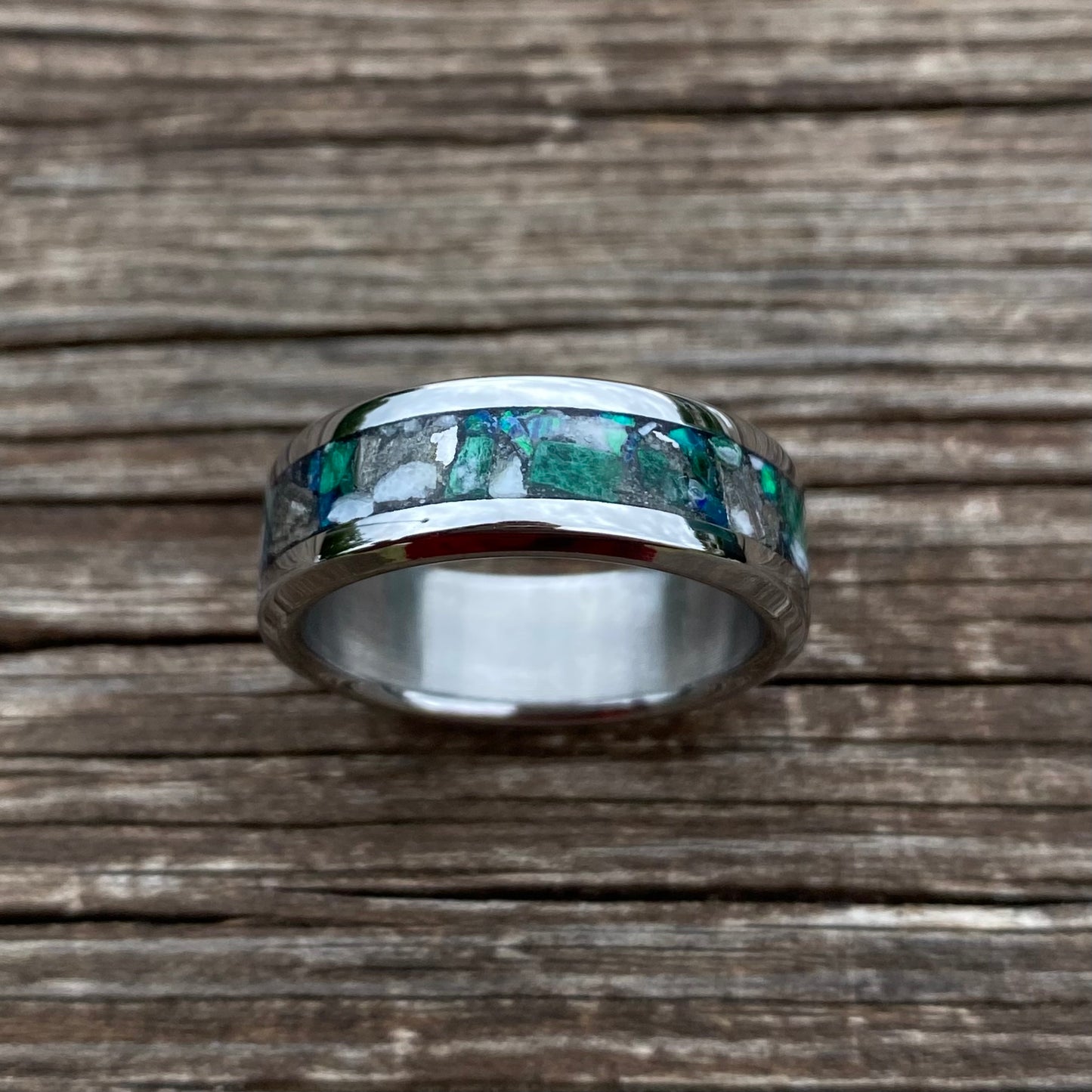 Anello di Malachite, Meteorite, Opale e Conchiglia