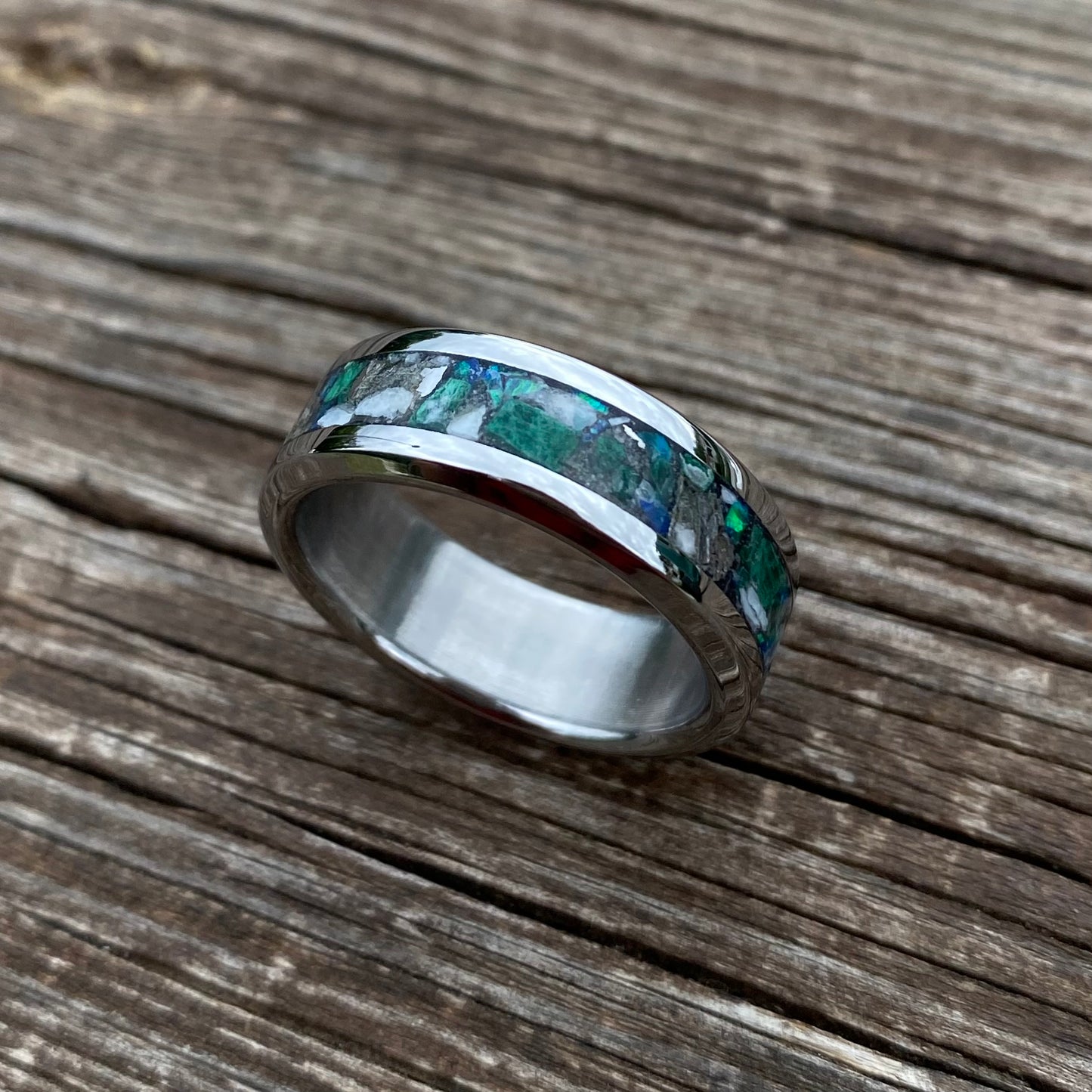 Anello di Malachite, Meteorite, Opale e Conchiglia