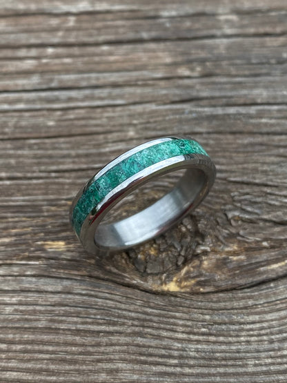 Anello di Giada Verde, Malachite e Titanio