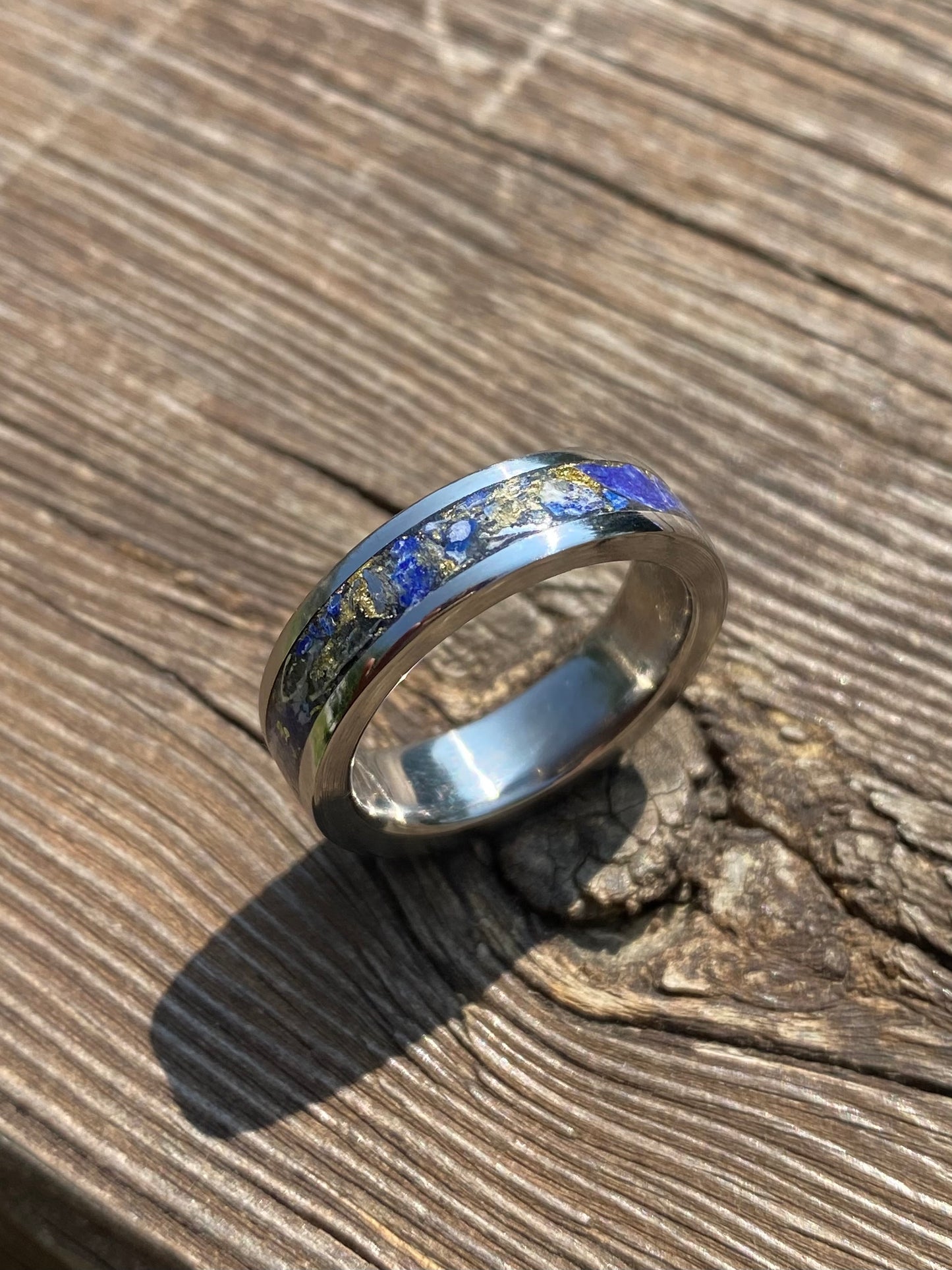 Anello di Meteorite, Lapislazzuli, Foglia Oro e Titanio