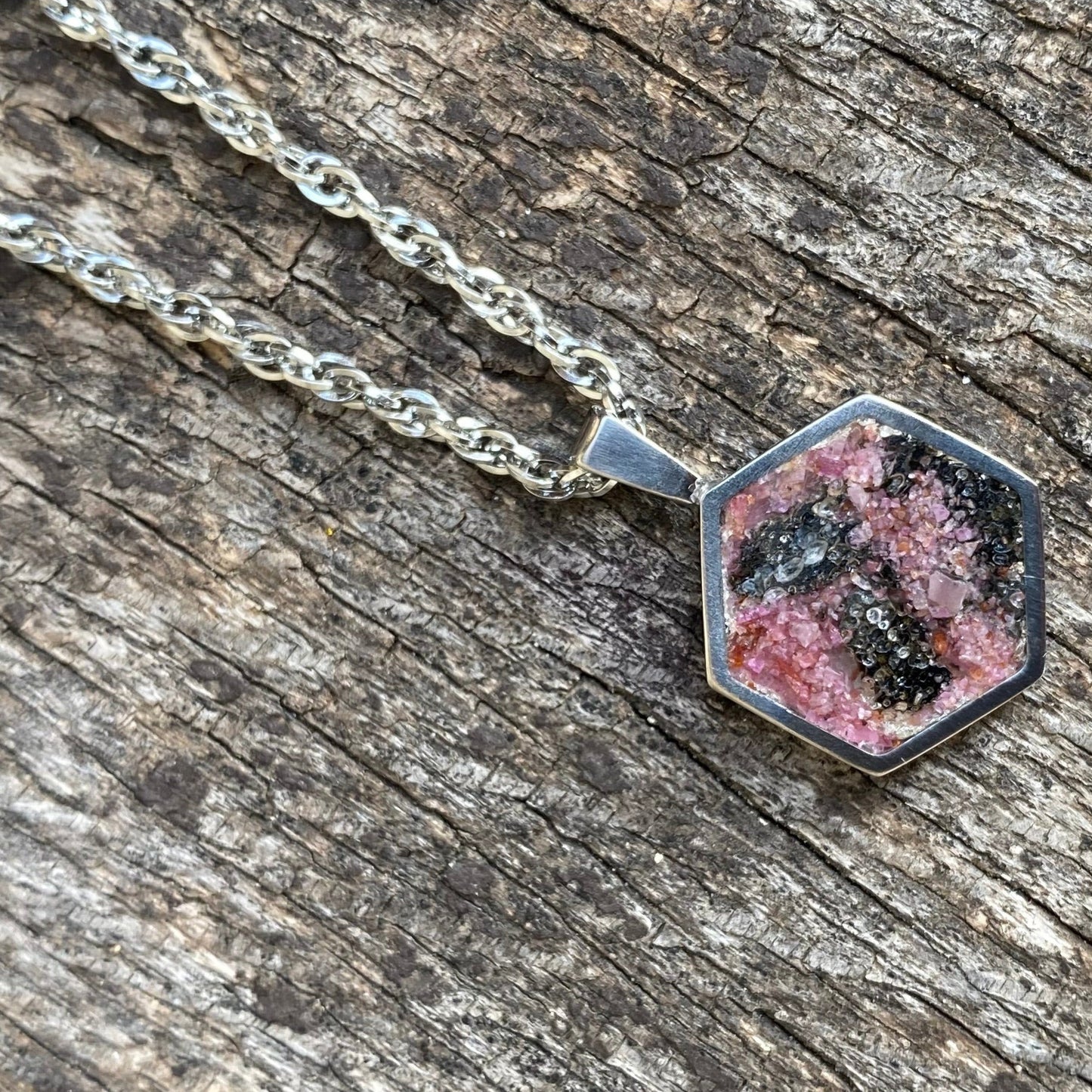 "exagon" Pendant - Ruby and Volcanic Lava Necklace