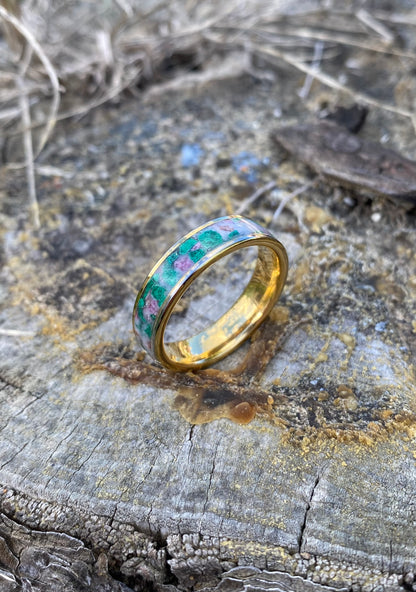 Anello di Malachite, Rubino e Tungsteno dorato