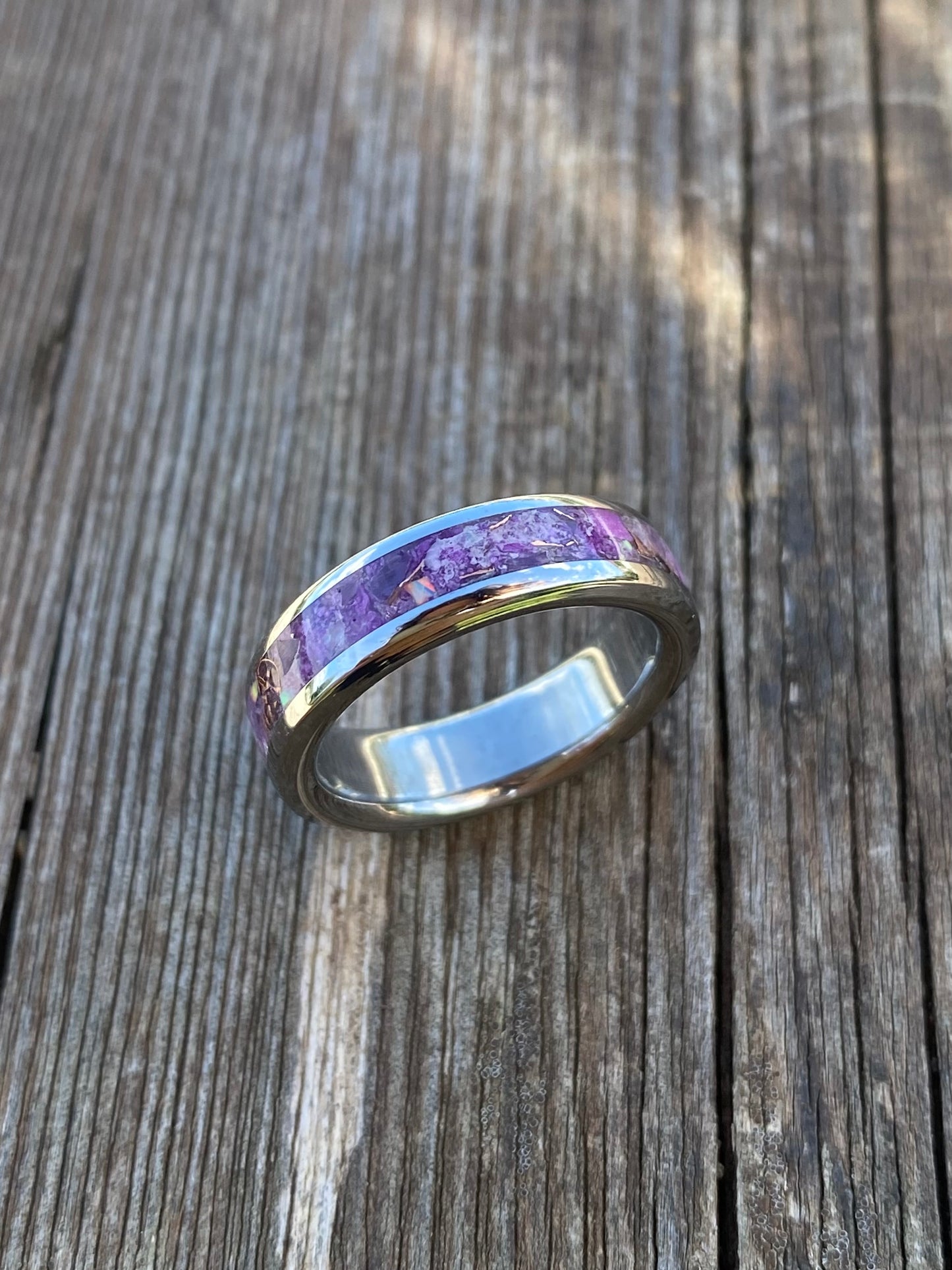 Anello di Ametista, Giada Viola, Opale, Rame e Titanio