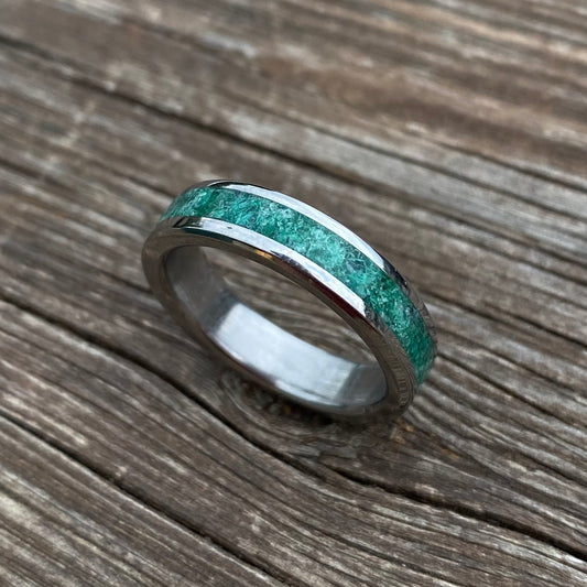 Anello di Giada Verde, Malachite e Titanio