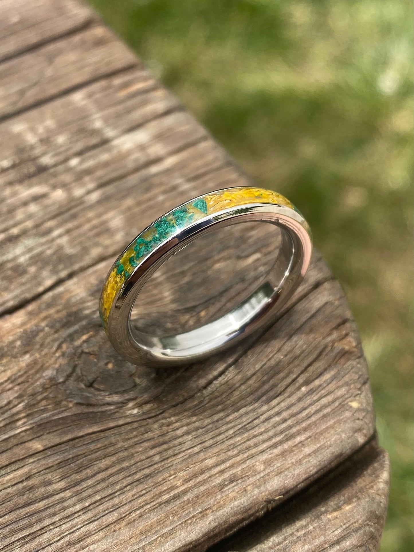 Anello di Malachite e Petali di Girasole