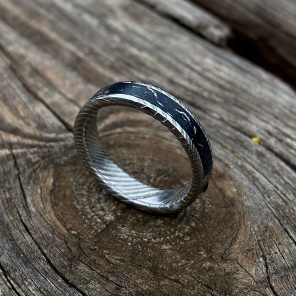 Bague en acier de Damas et météorite