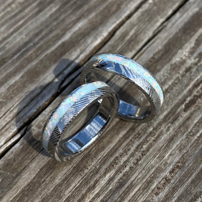 Anello di Acciaio Damasco ed Opale con intarsio laterale
