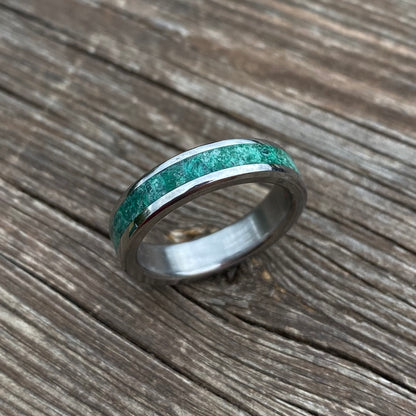 Anello di Giada Verde, Malachite e Titanio