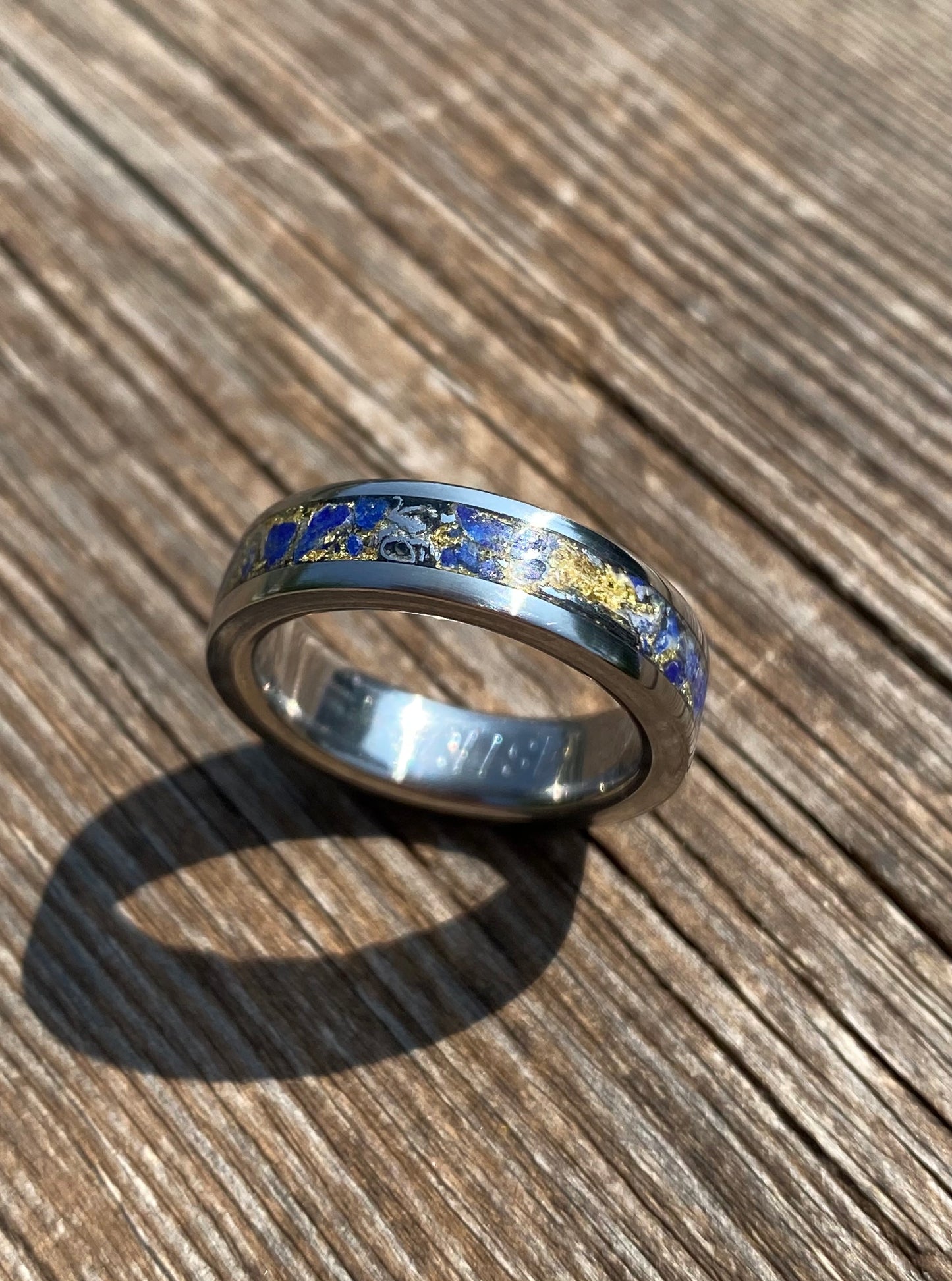 Anello di Meteorite, Lapislazzuli, Foglia Oro e Titanio