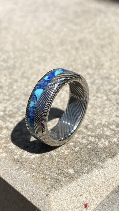 Damascus Steel and Lapis Lazuli ring with side inlay