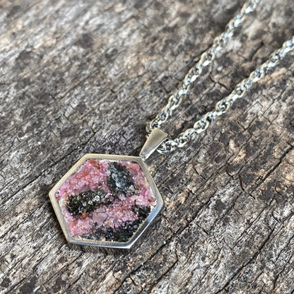 "exagon" Pendant - Ruby and Volcanic Lava Necklace