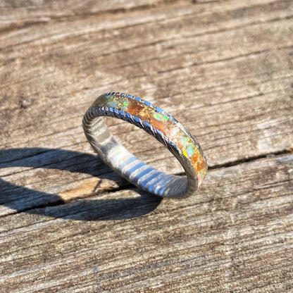 Anello di Acciaio Damasco, Corniola, Opale e Foglia d’Oro