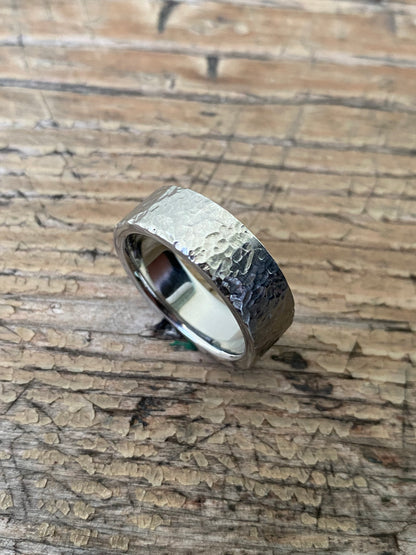 Bague martelée à la main