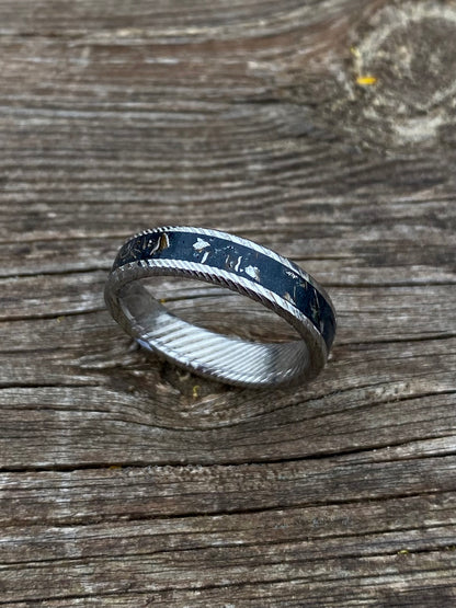 Bague en acier de Damas et météorite
