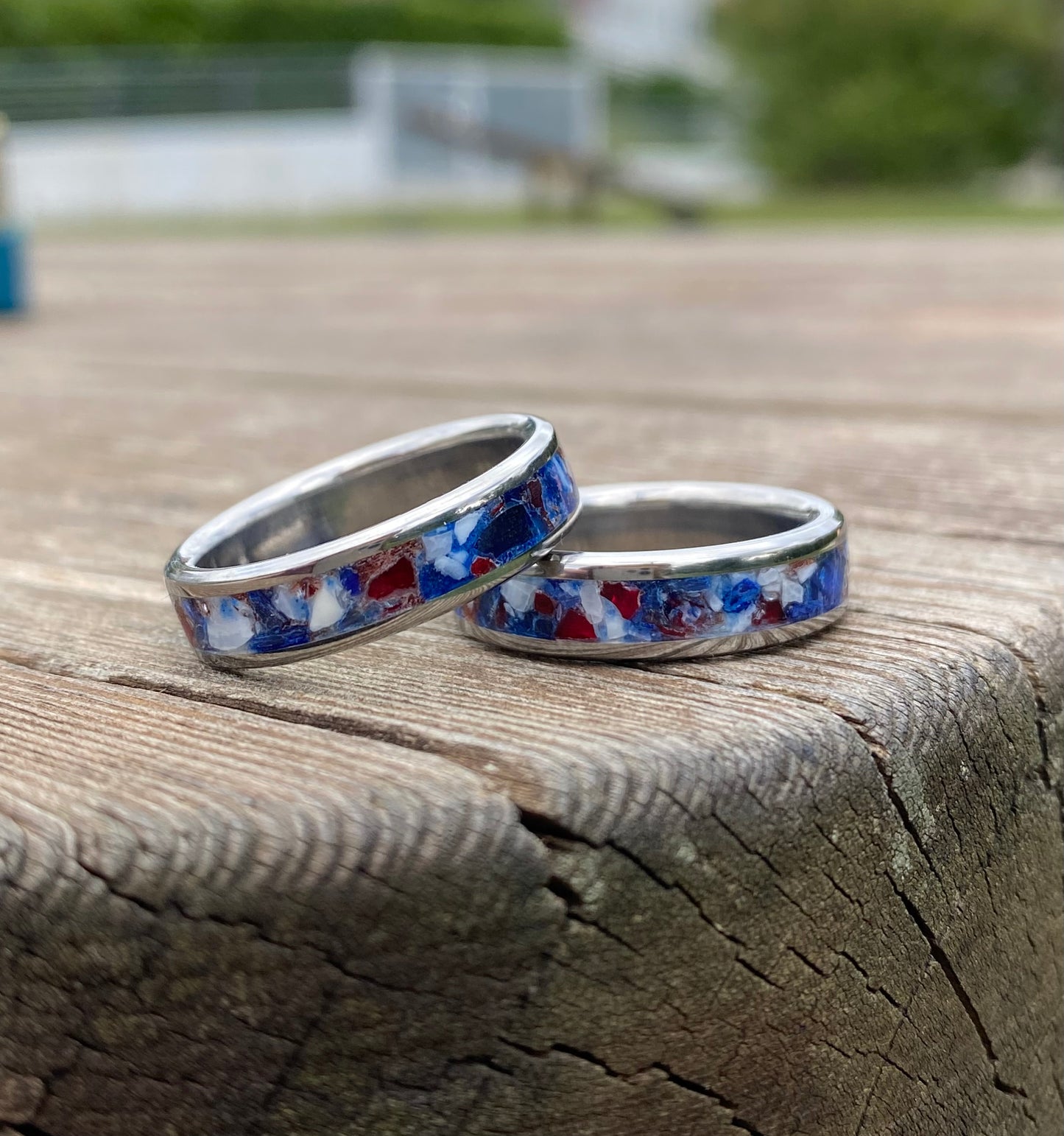 Anello di Titanio, Granato Rosso, Conchiglia ed Occhio di Tigre