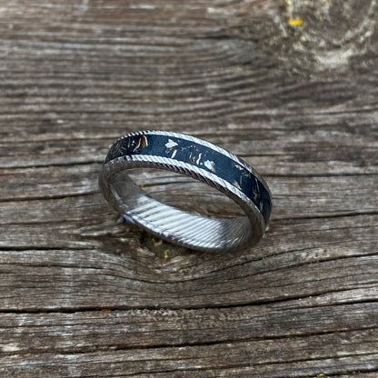 Bague en acier de Damas et météorite