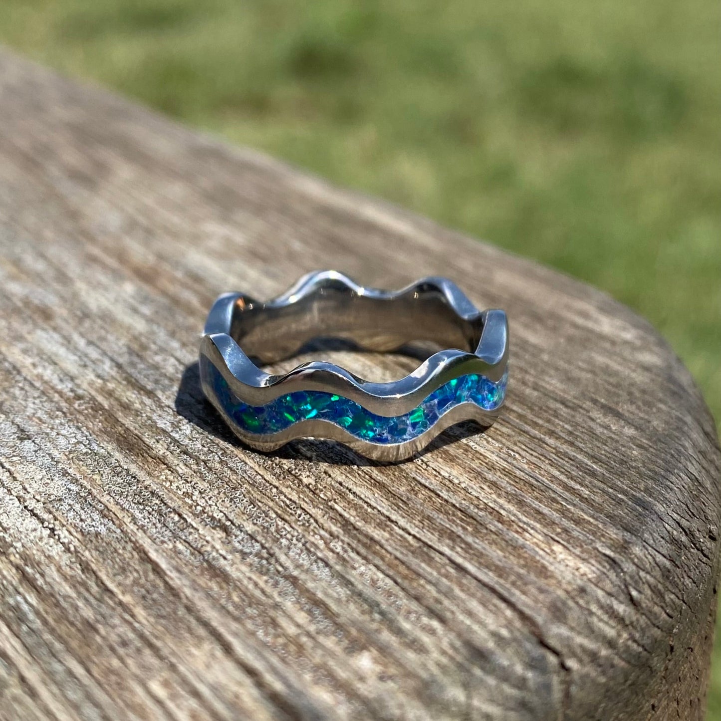 Anello di Titanio ed Opale - Wave Ring