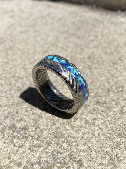 Damascus Steel and Lapis Lazuli ring with side inlay