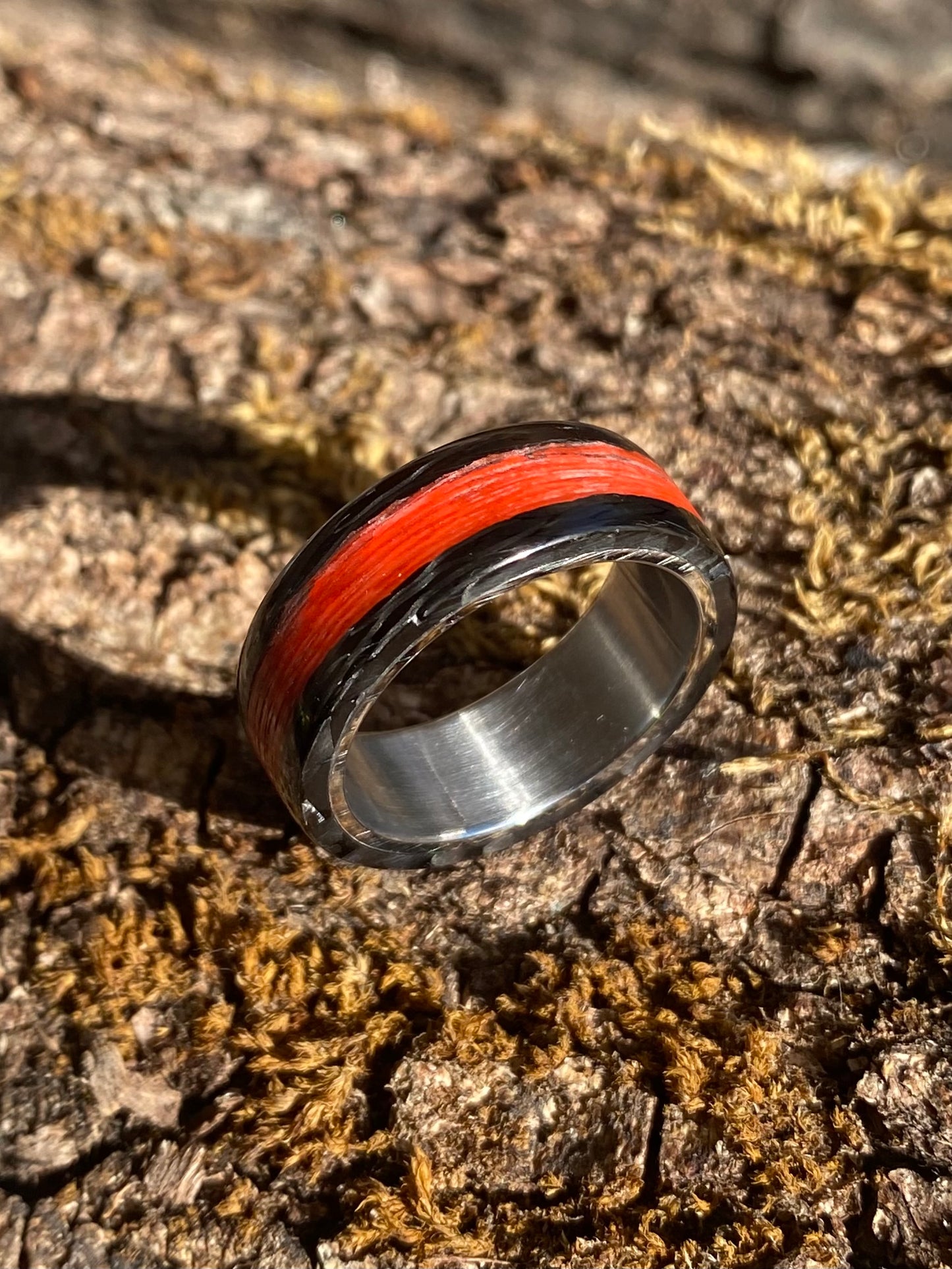 Anello Fosforescente di Fibra di Carbonio e Titanio