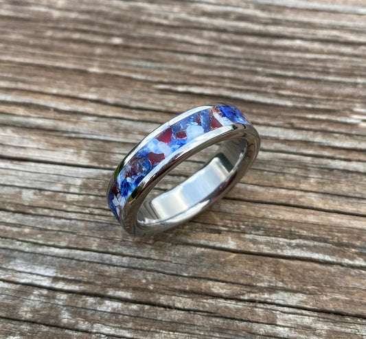 Anello di Titanio, Granato Rosso, Conchiglia ed Occhio di Tigre
