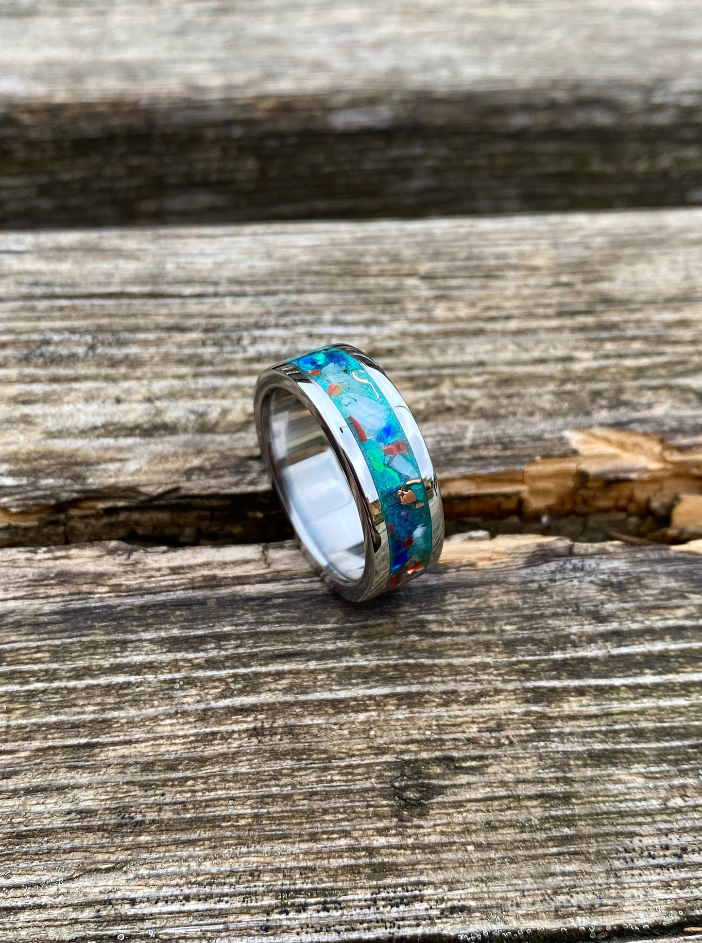 Anello di Smeraldo, Opale, Giada Viola, Conchiglia e Rame