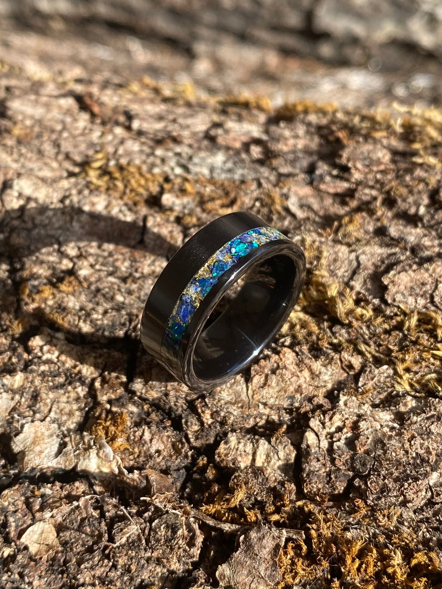 Anello di Ceramica Nera, Opale, Lapis Lazuli e Foglia d'Oro