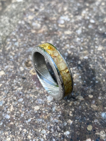 Anello di Acciaio Damasco, Ambra e Foglia d’Oro