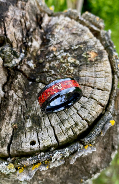 Anello di Ceramica Nera, Opale "Crimson" e trucioli di Mokume Gane