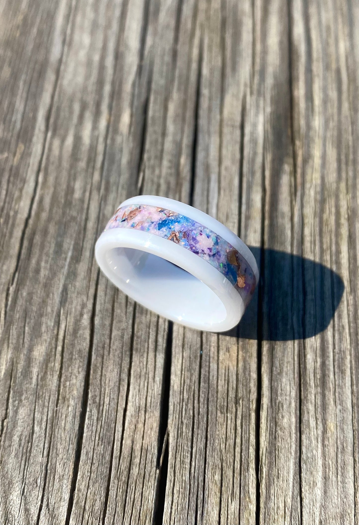 Anello di Ceramica Bianca, Opale, Giada Blu e Rame