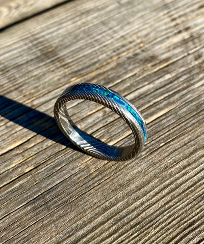 Anello di Acciaio Damasco ed Opale "Peacock Blue"