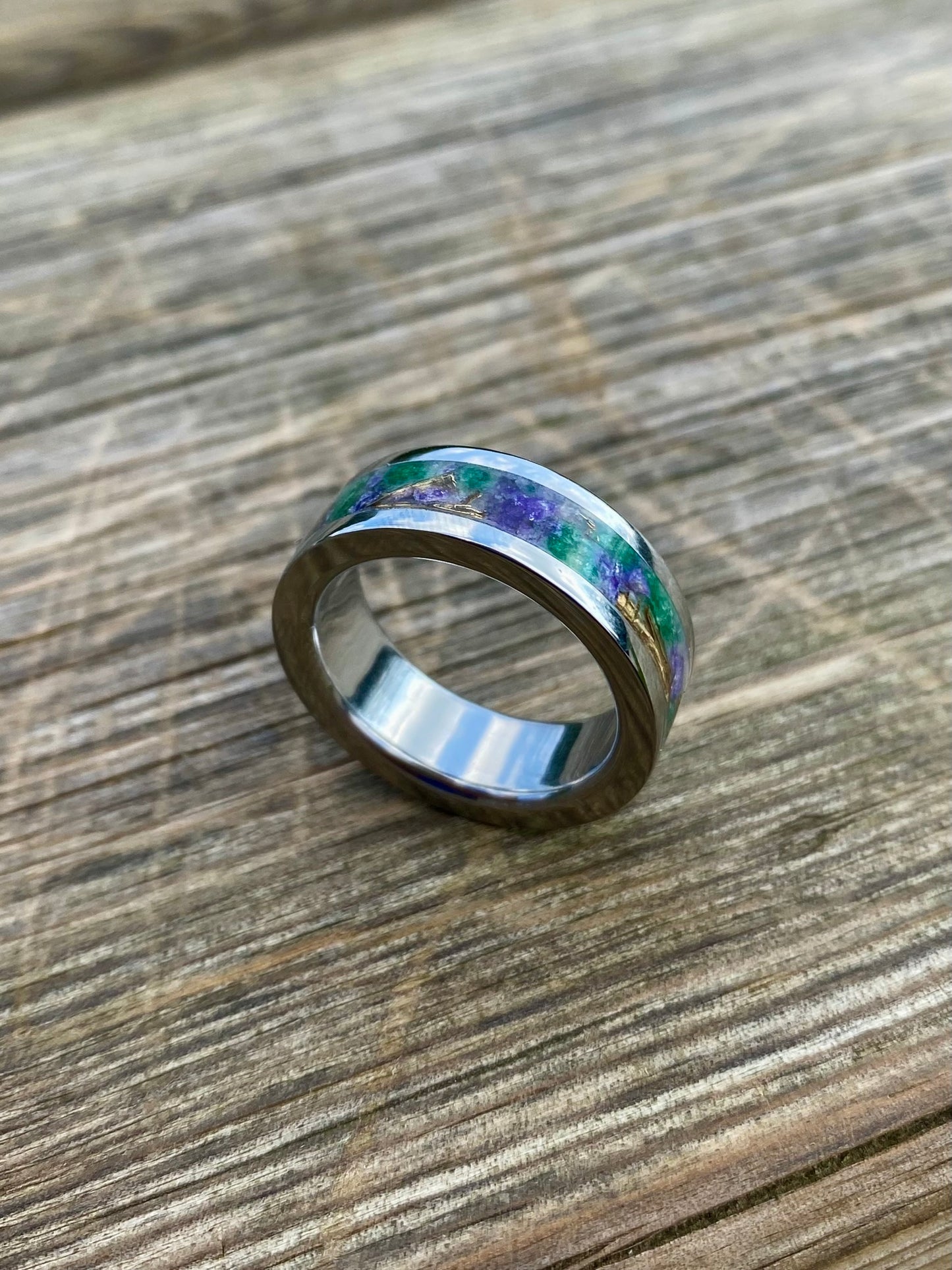 Anello di Giada Verde, Ametista e Spirali di Ottone