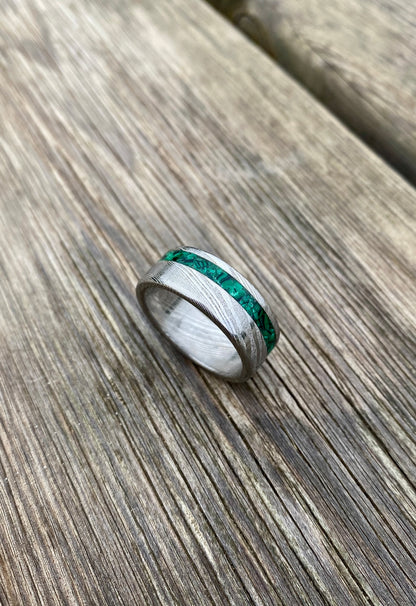 Damascus Steel and Malachite ring with lateral inlay