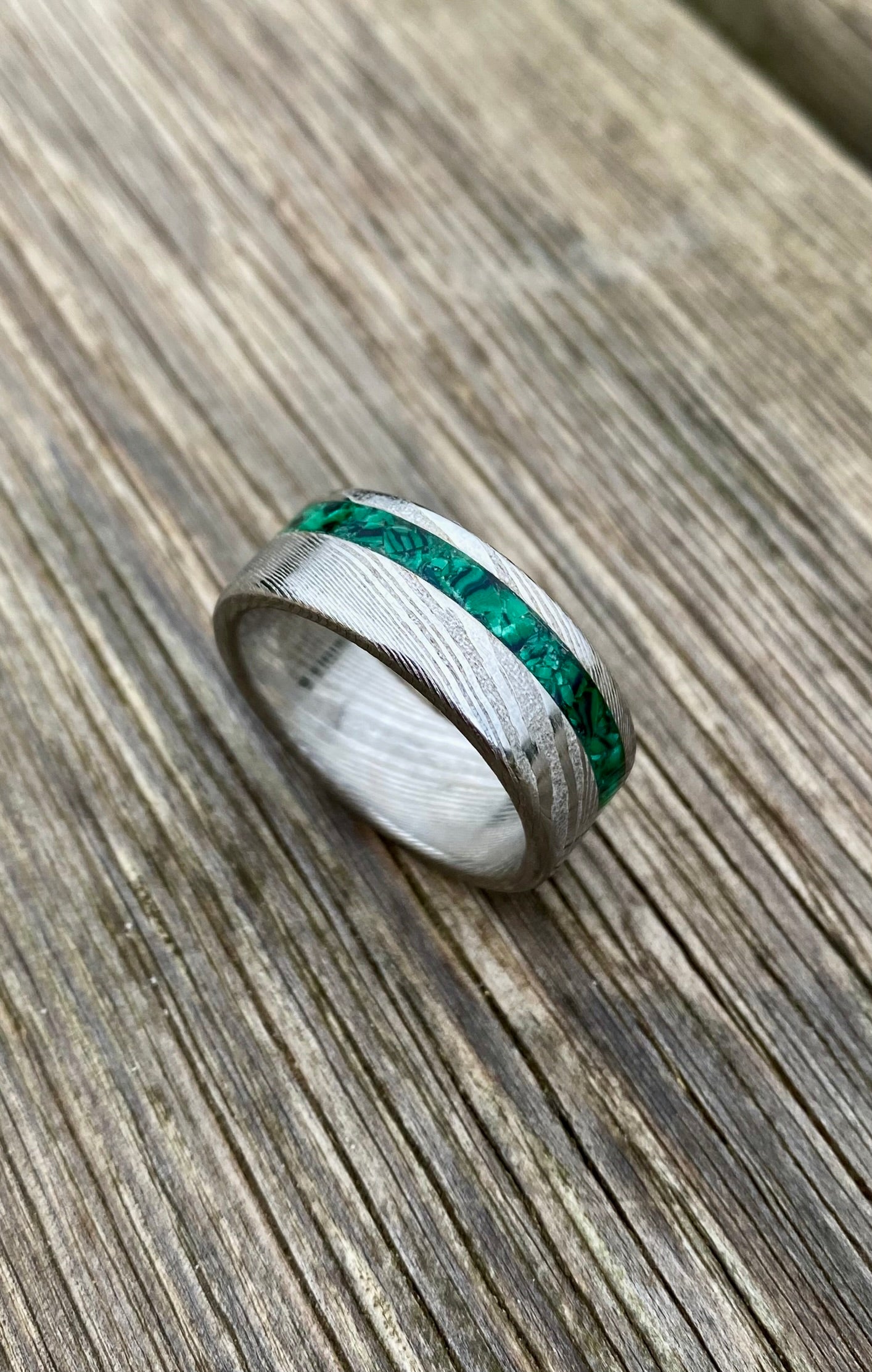 Damascus Steel and Malachite ring with lateral inlay