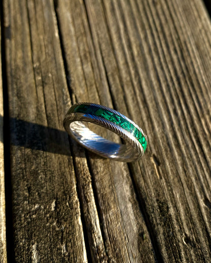 Anello di Acciaio Damasco e Malachite