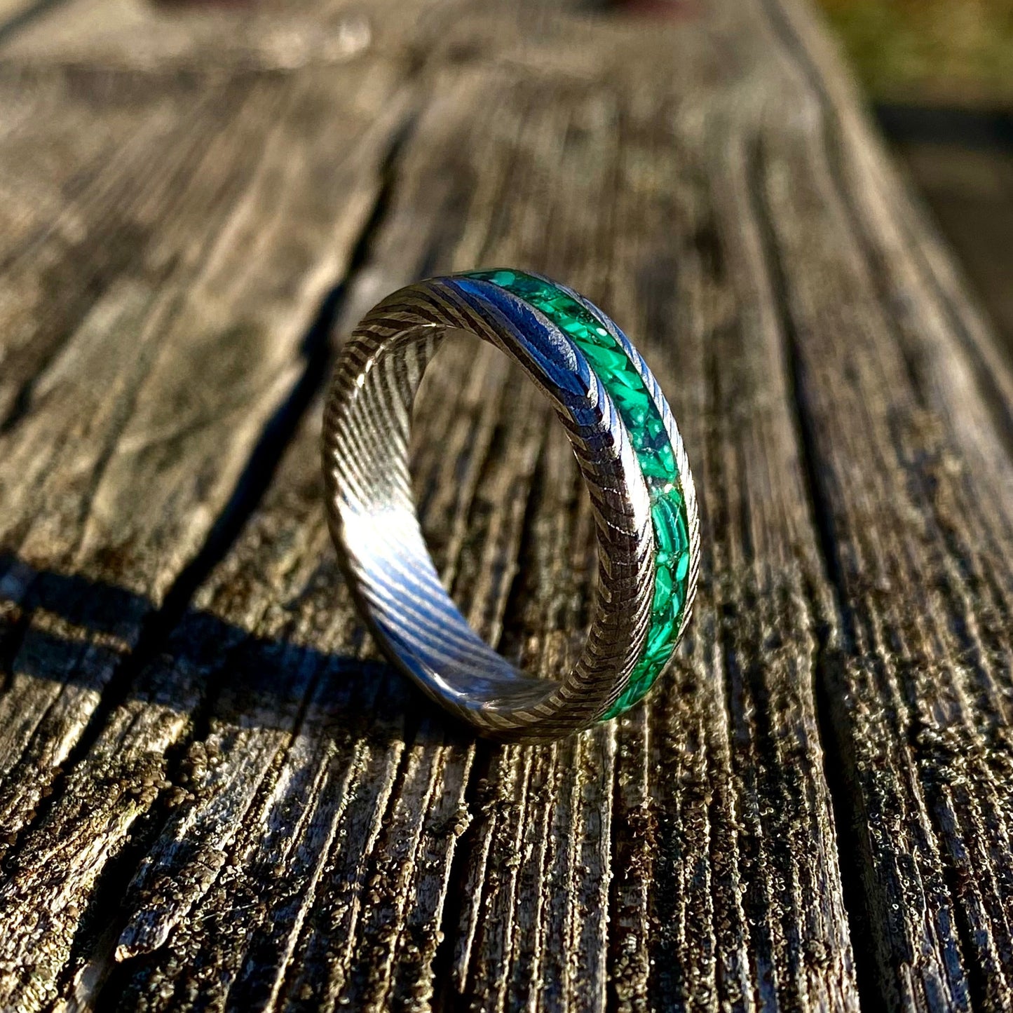 Anello di Acciaio Damasco e Malachite