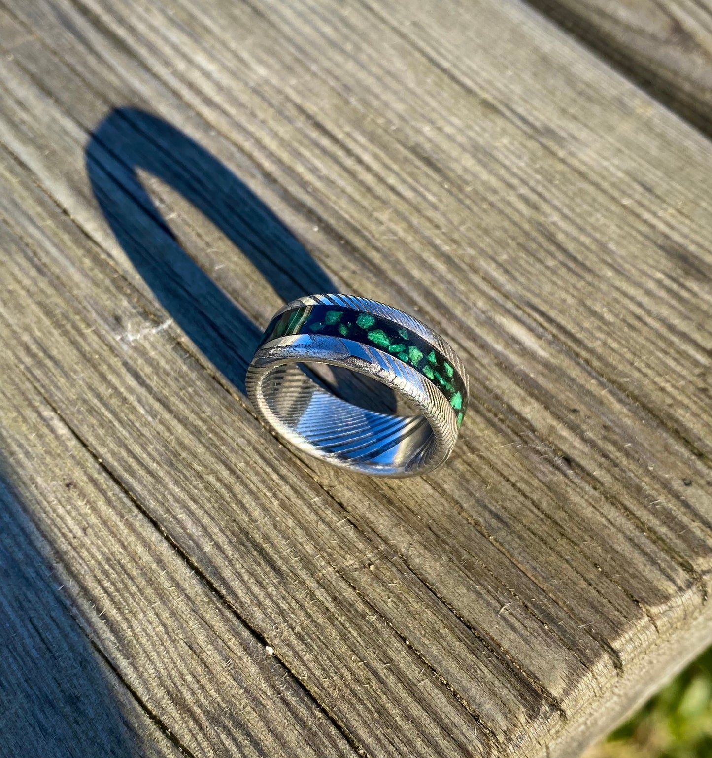 Anello di Acciaio Damasco e Giada Verde