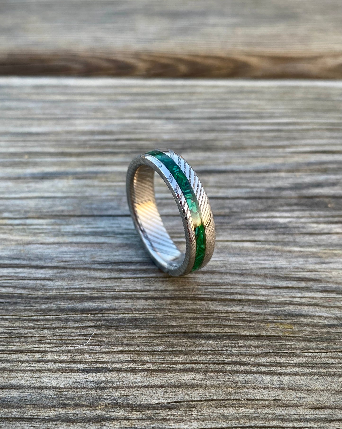 Damascus Steel and Malachite ring with lateral inlay