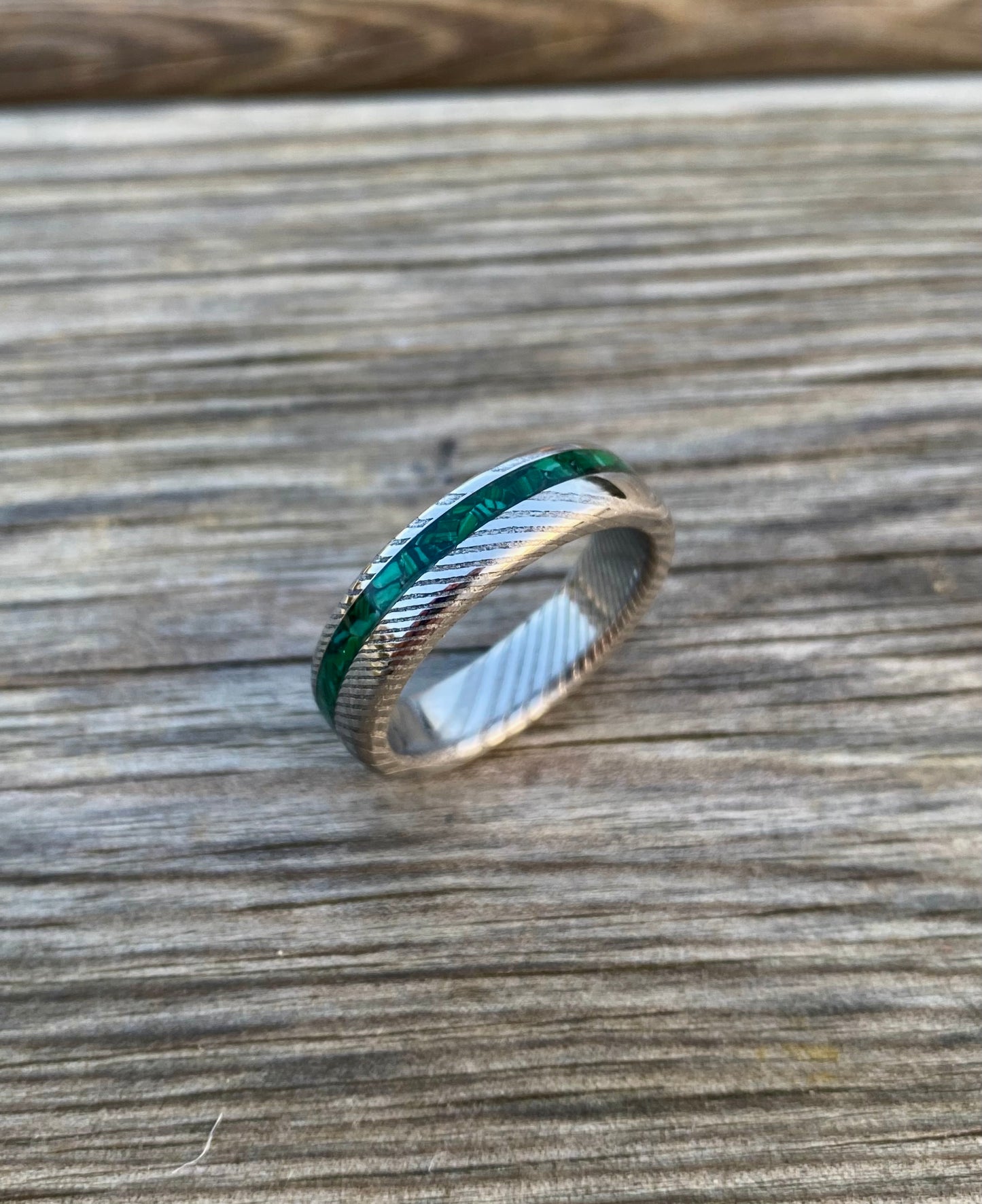 Damascus Steel and Malachite ring with lateral inlay