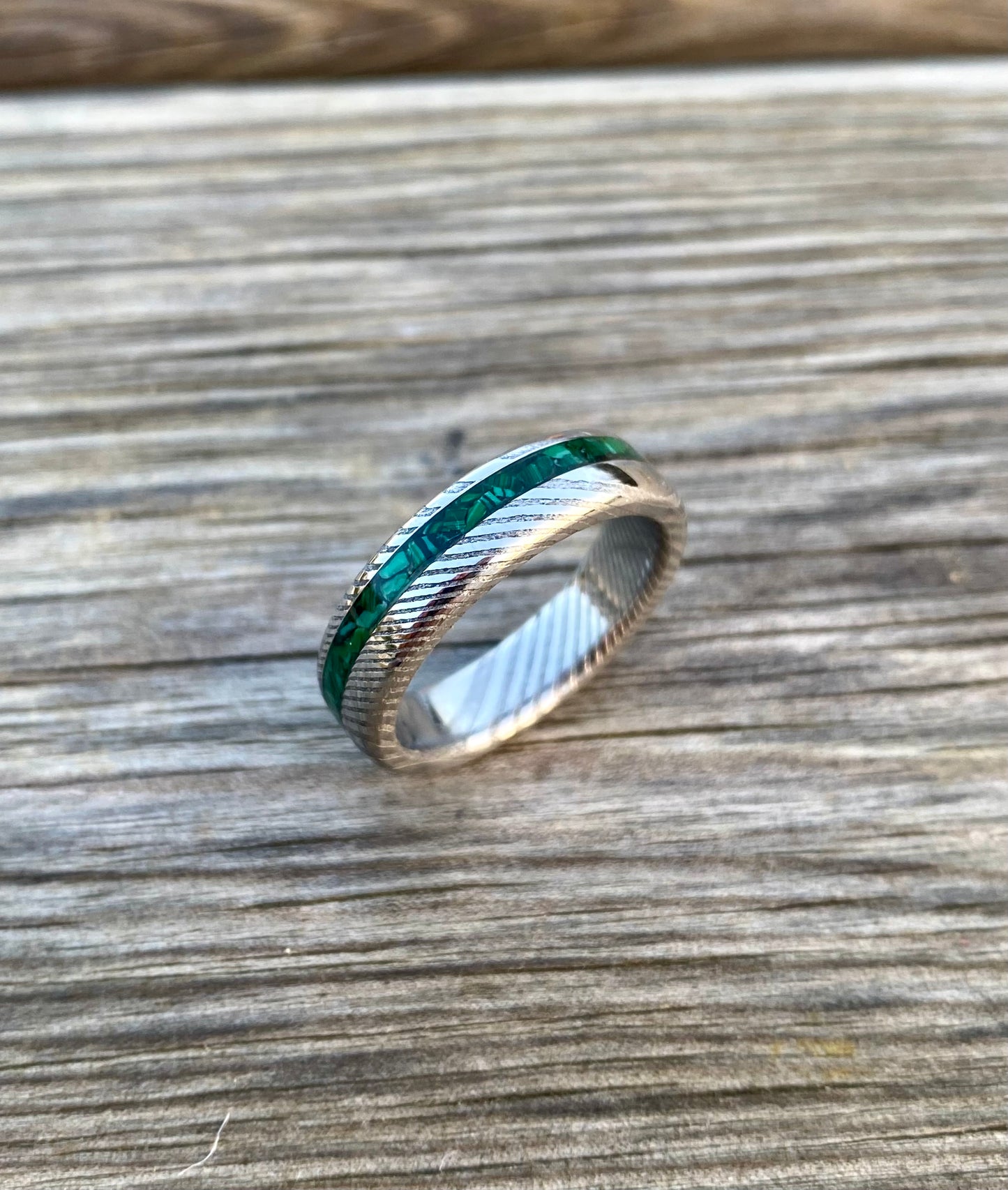 Damascus Steel and Malachite ring with lateral inlay