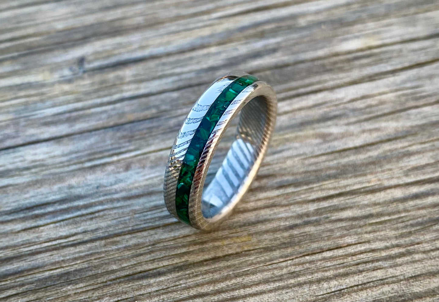 Damascus Steel and Malachite ring with lateral inlay