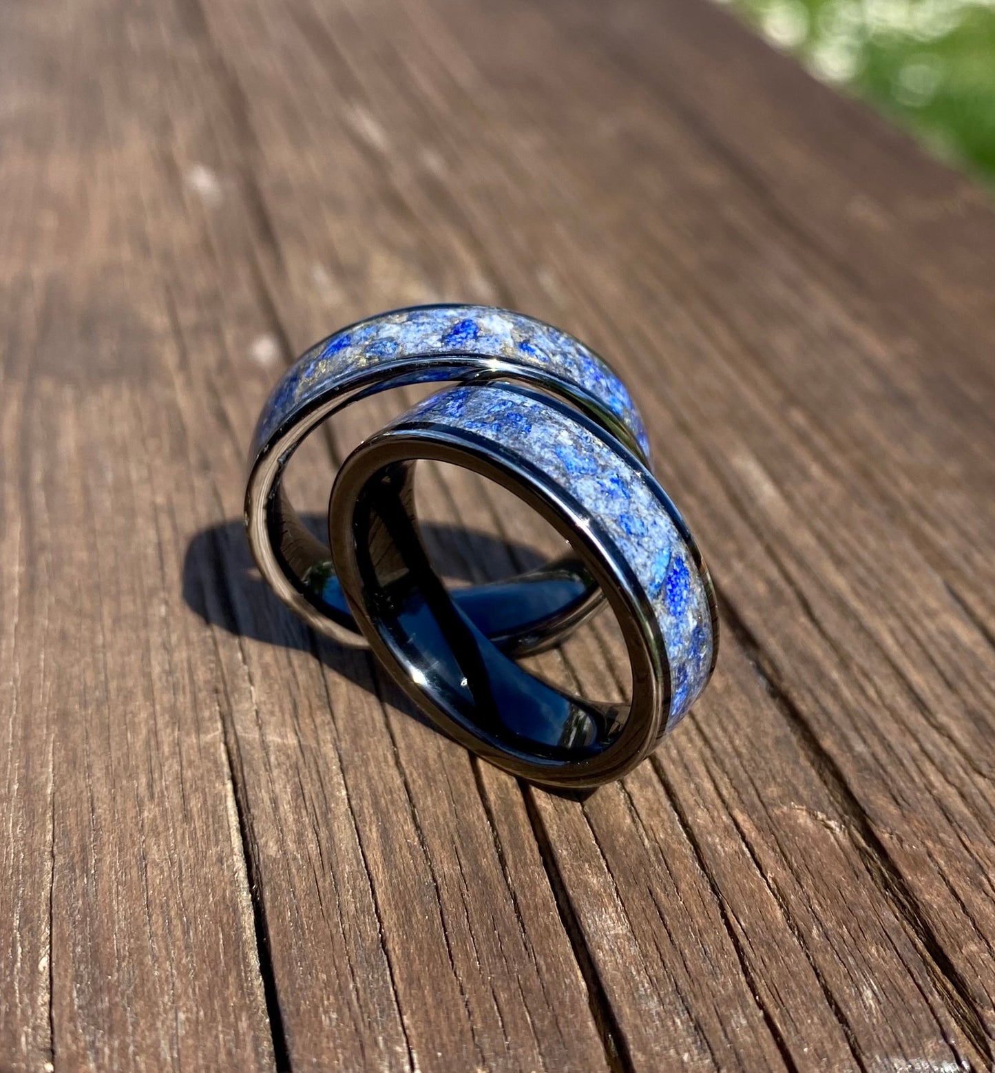 Anello di Ceramica Nera, LapisLazuli e Foglia d’Oro